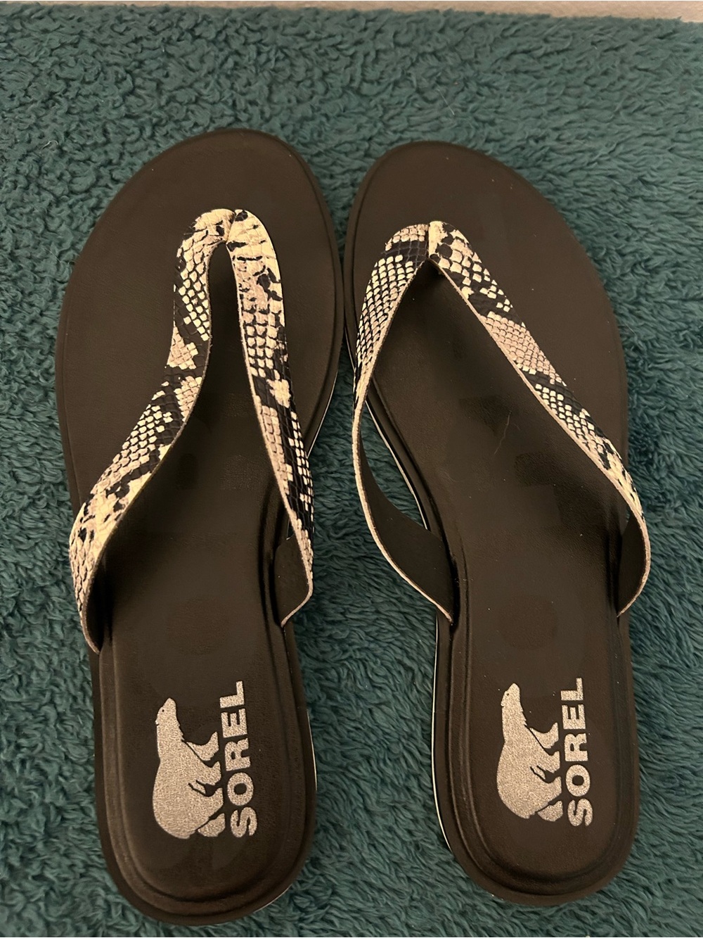 Sorel Women's Black and Ivory Snake-Print Flip Flop Sandals Size 11